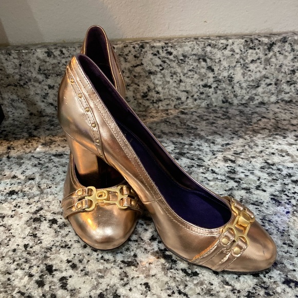 Le Due Sorelle Boutique Metallic Gold Heels - Picture 6 of 6